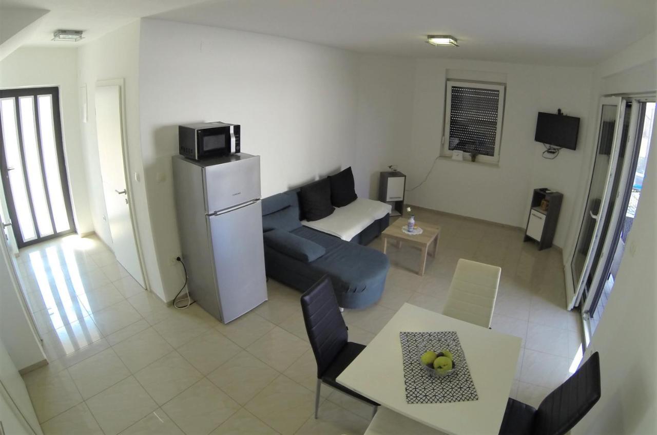Apartmani Zaric Malinska Eksteriør billede