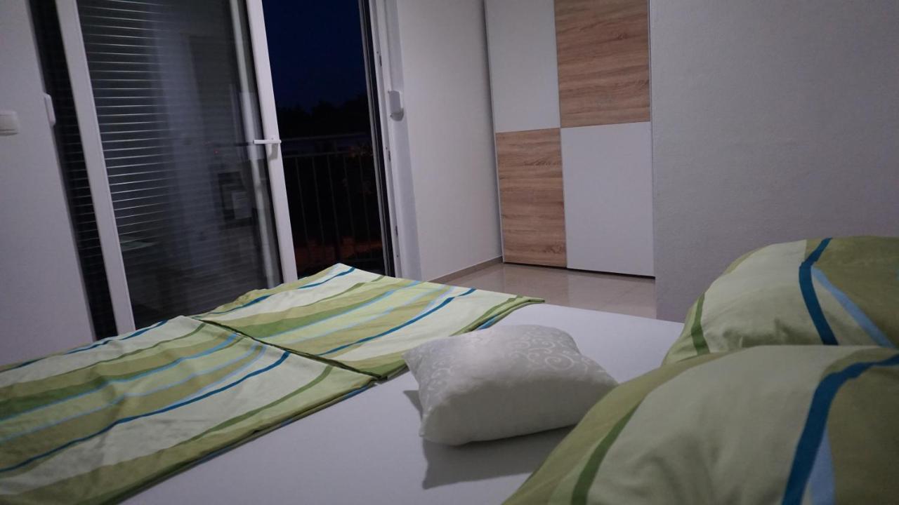 Apartmani Zaric Malinska Eksteriør billede